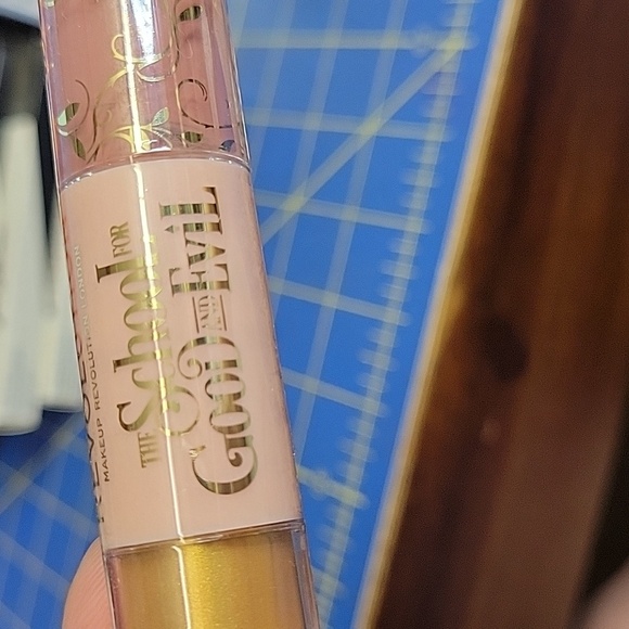 Revolution The School for Good and Evil" Evers Matte Liquid Duo Eye Shadow New - Picture 4 of 4